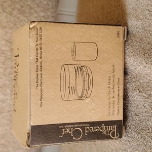 NIB The Pampered Chef Ice Cream Sandwich maker